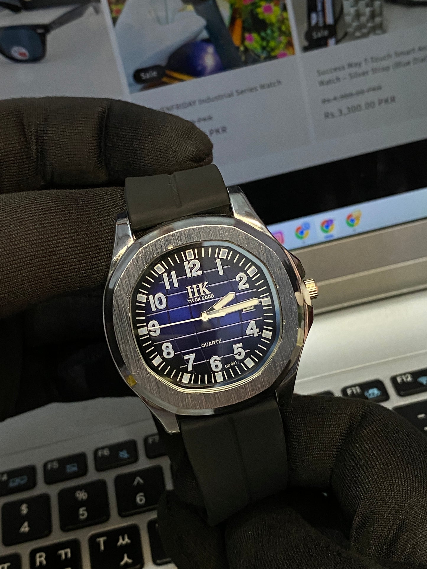 Twerk Rood Quartz Watch – Midnight Blue Dial