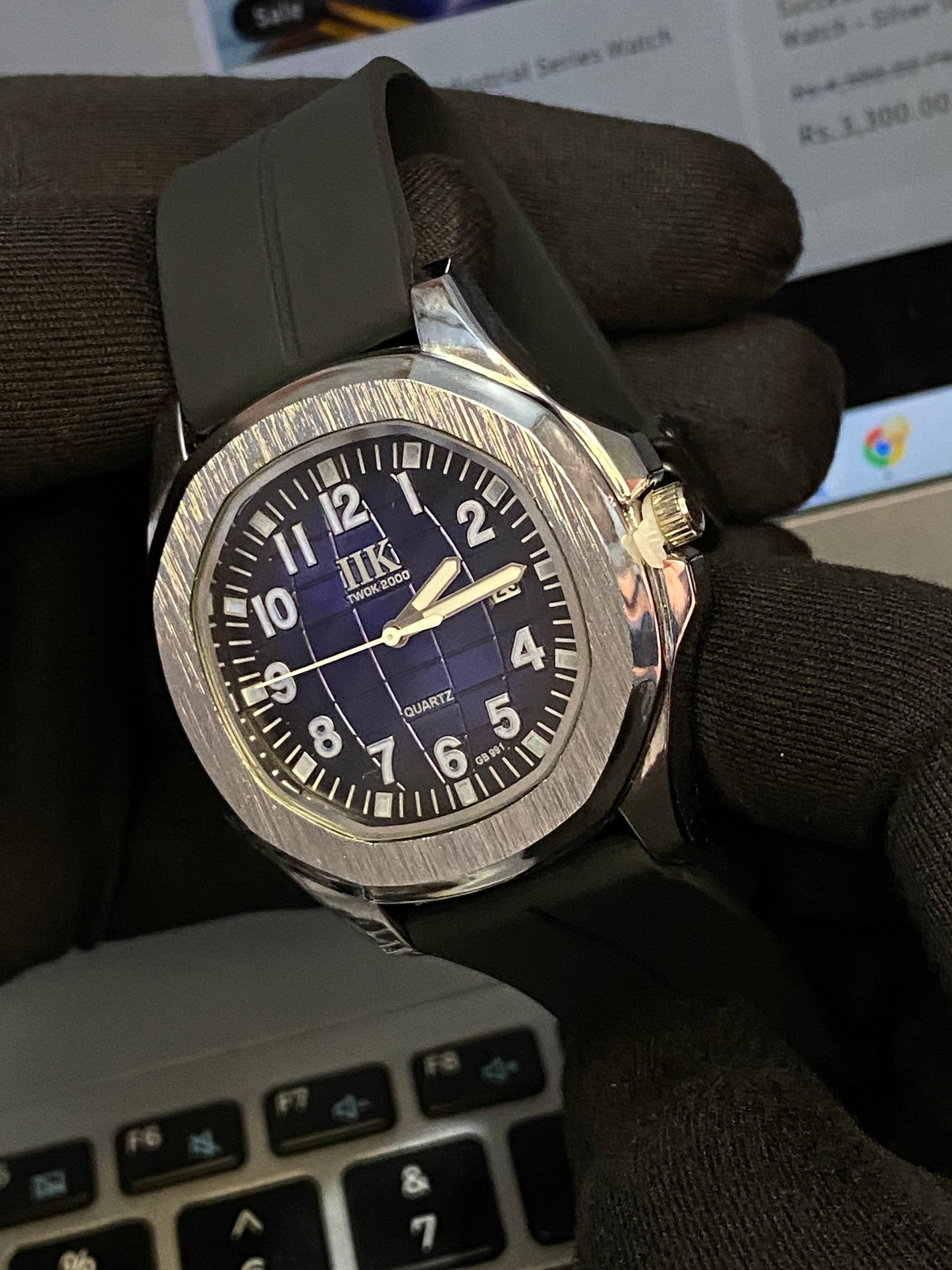 Twerk Rood Quartz Watch – Midnight Blue Dial