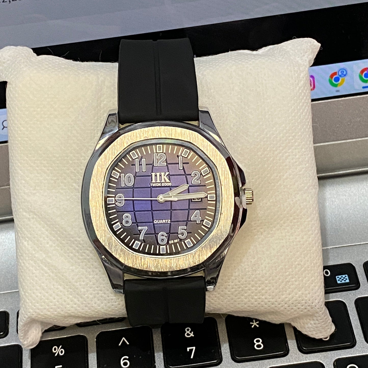 Twerk Rood Quartz Watch – Midnight Blue Dial